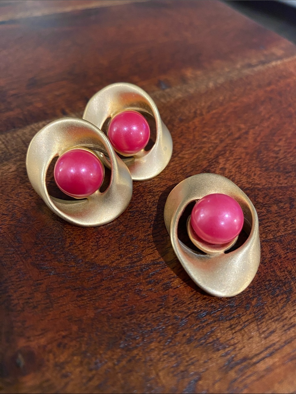 Weekenders Gold Toned and Hot Pink Bead Pierced Earrings and Pendant Set
